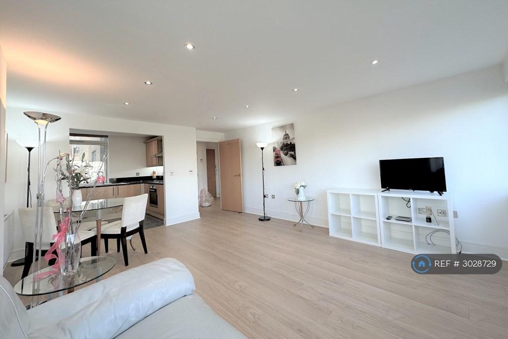 Apartment in Canary Wharf, London - View 3