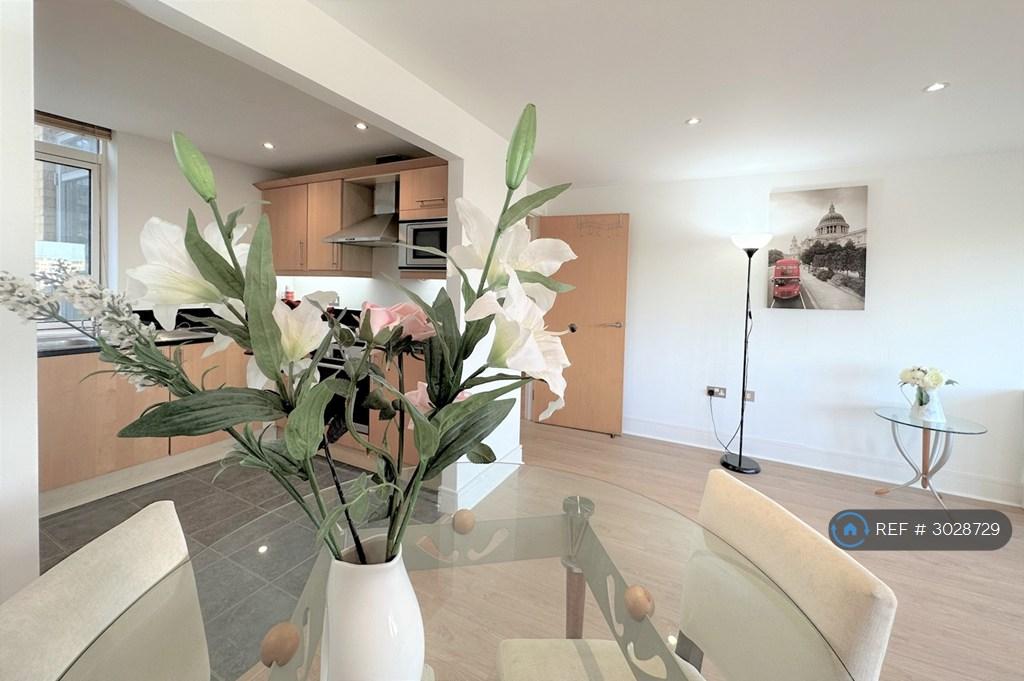 Apartment in Canary Wharf, London - View 4