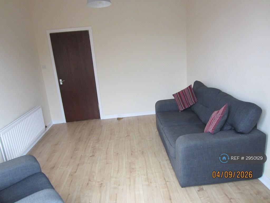 Apartment in Glasgow, New Cathcart, Cathcart - View 2
