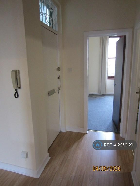 Apartment in Glasgow, New Cathcart, Cathcart - More