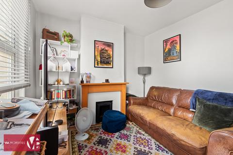 2 bedroom house to rent, Newgatestreet Road, Waltham Cross EN7