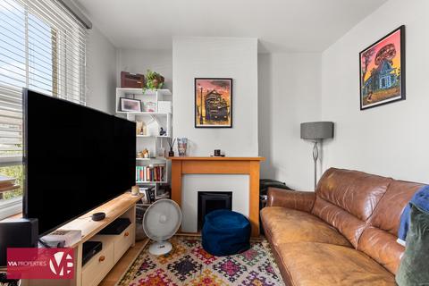 2 bedroom house to rent, Newgatestreet Road, Waltham Cross EN7