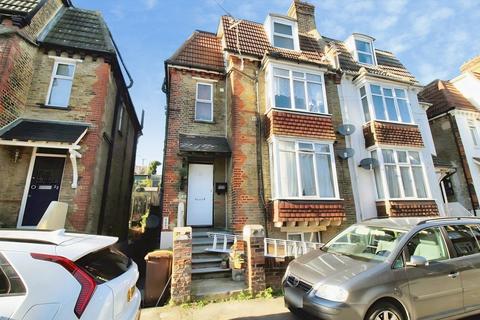 1 bedroom flat to rent, The Close, Rochester, ME1