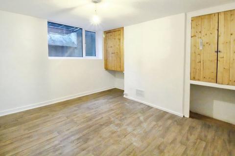 1 bedroom flat to rent, The Close, Rochester, ME1