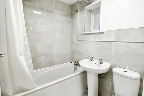 1 bedroom flat to rent, The Close, Rochester, ME1