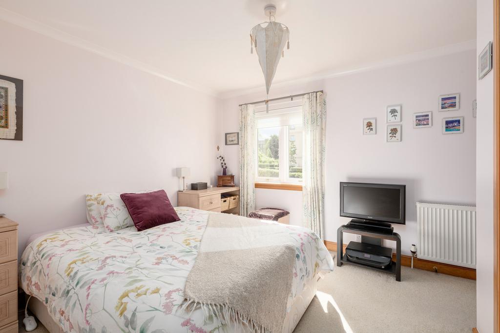 Apartment in Edinburgh - More