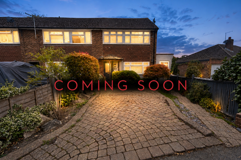 4 bedroom semi-detached house to rent, Inkerman Road, Knaphill, WOKING GU21
