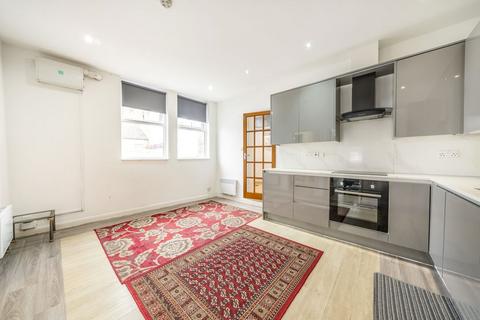 2 bedroom flat to rent, Roxborough Road, Harrow HA1