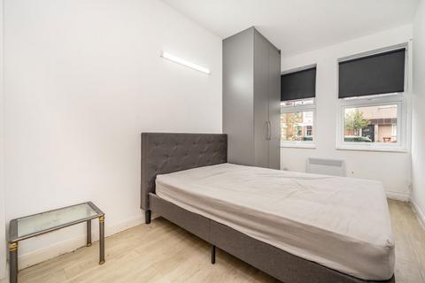 2 bedroom flat to rent, Roxborough Road, Harrow HA1