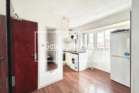 Studio to rent, New Street, Basingstoke, RG21
