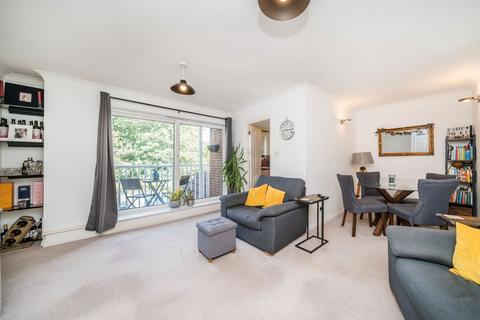 2 bedroom flat for sale, Glenbuck Road, Surbiton KT6
