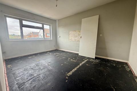 2 bedroom flat for sale, Greenway Court, Chippenham