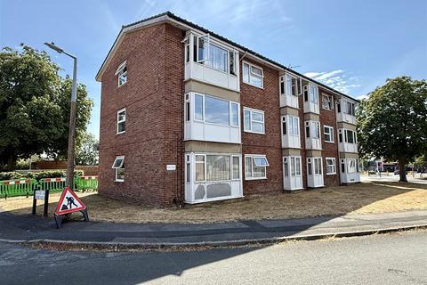 2 bedroom flat for sale, Lime Kiln, Royal Wootton Bassett, Swindon