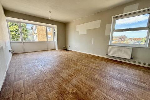 2 bedroom flat for sale, Lime Kiln, Royal Wootton Bassett, Swindon