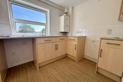 2 bedroom flat for sale, Lime Kiln, Royal Wootton Bassett, Swindon
