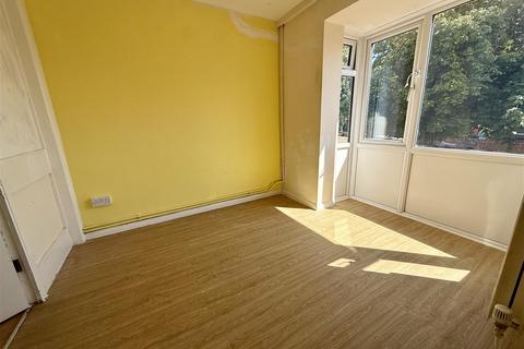 2 bedroom flat for sale, Lime Kiln, Royal Wootton Bassett, Swindon