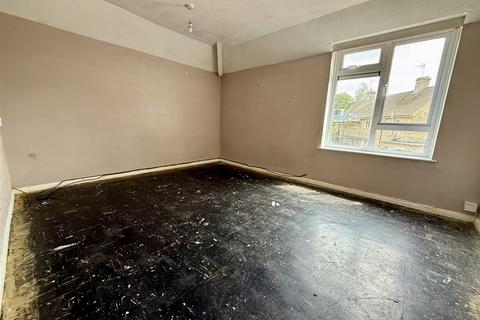 2 bedroom flat for sale, Limes Place, Latton, Swindon