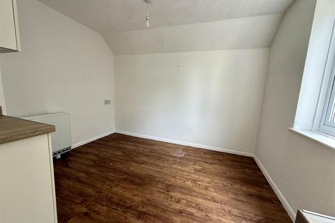 2 bedroom flat for sale, Limes Place, Latton, Swindon