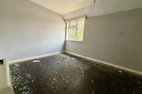2 bedroom flat for sale, Limes Place, Latton, Swindon