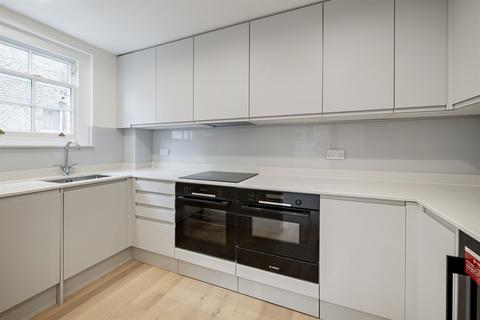 2 bedroom mews to rent, Radley Mews, London, W8