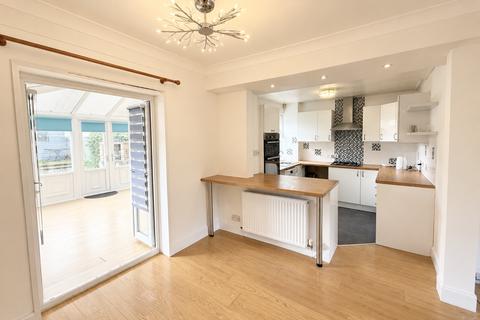 3 bedroom terraced house to rent, Mill Crescent, Glasgow, G64