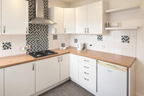 3 bedroom terraced house to rent, Mill Crescent, Glasgow, G64