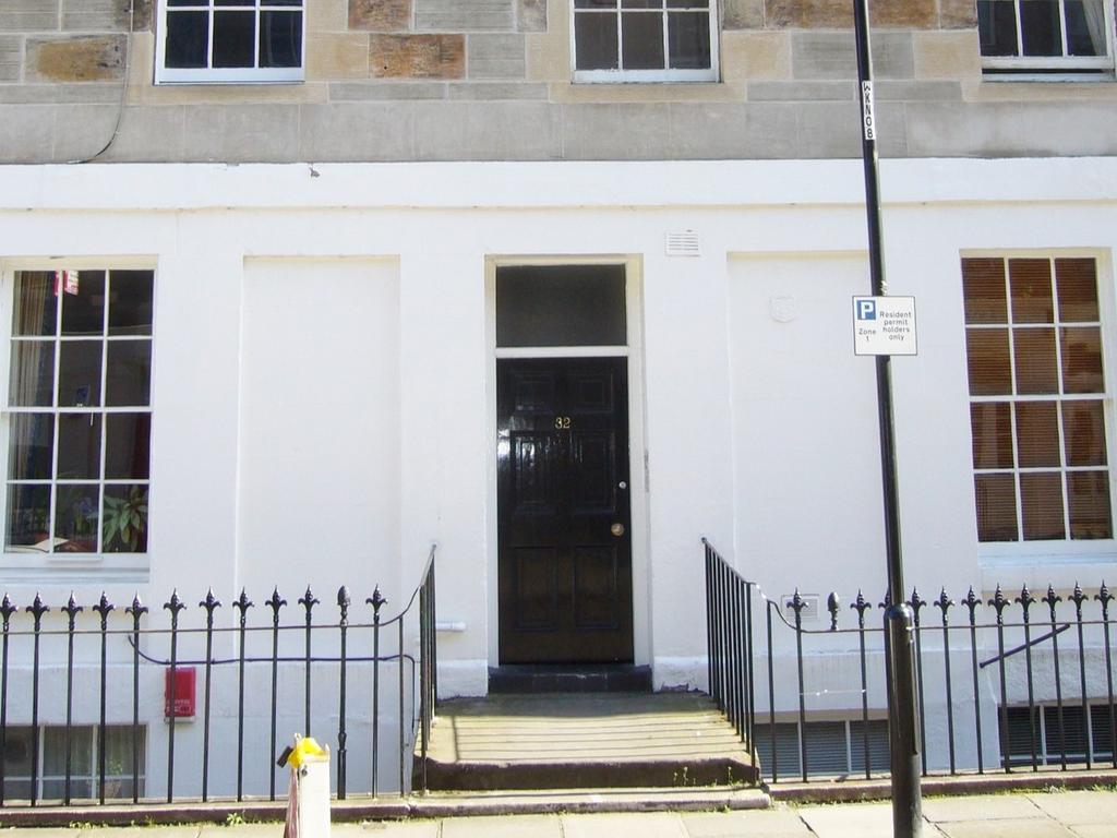Apartment in Edinburgh - View 5