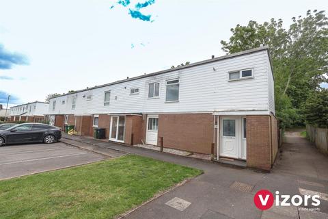 4 bed terraced house for rent in Chaddesley Close, Redditch
