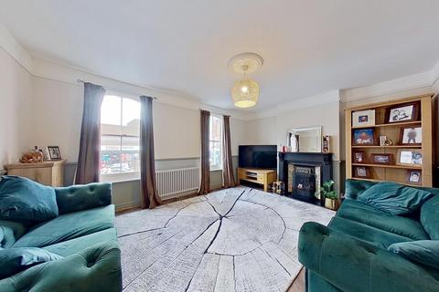 2 bedroom maisonette to rent, High Street, First Floor Flat, Herne Bay, CT6 5AX