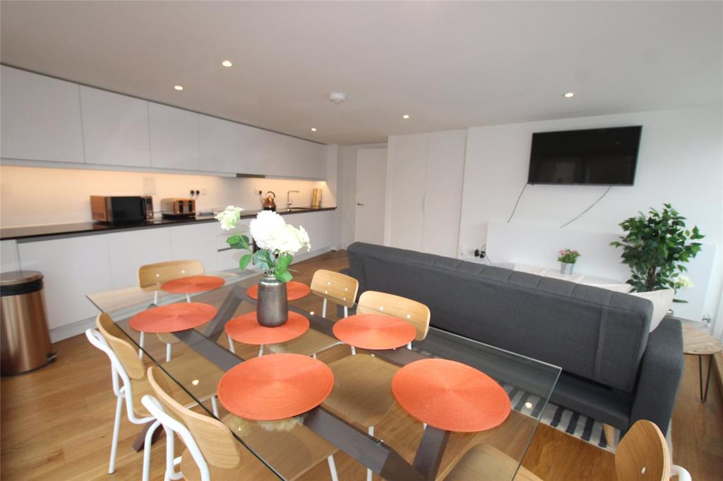 House in London - View 2