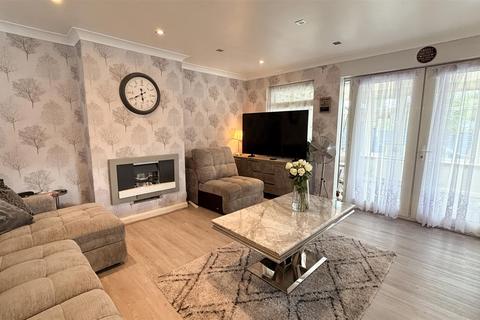 2 bedroom semi-detached bungalow for sale, Mayfield Road, Farnborough GU14