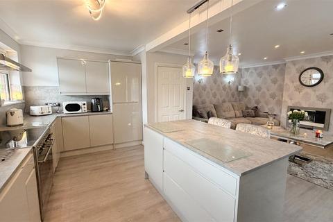 2 bedroom semi-detached bungalow for sale, Mayfield Road, Farnborough GU14