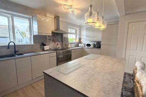 2 bedroom semi-detached bungalow for sale, Mayfield Road, Farnborough GU14