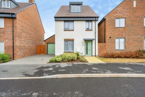 4 bedroom detached house for sale, Albatros Lane, Aylesbury HP22