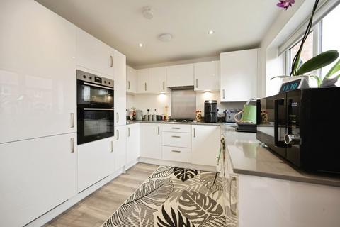 4 bedroom detached house for sale, Albatros Lane, Aylesbury HP22