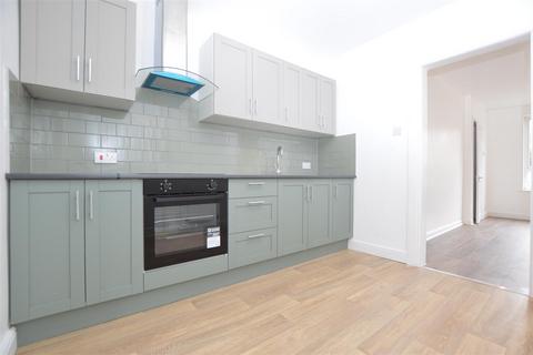 3 bedroom terraced house to rent, Morse Road, Norwich
