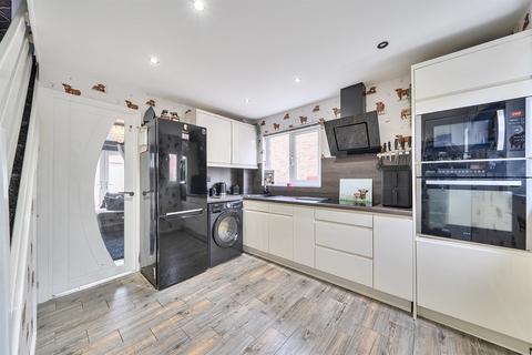 2 bedroom semi-detached house for sale, Grange Fields Mount, LS10