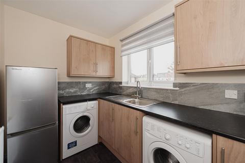 2 bedroom flat for sale, Chelsea Gardens, Cheam, SM3