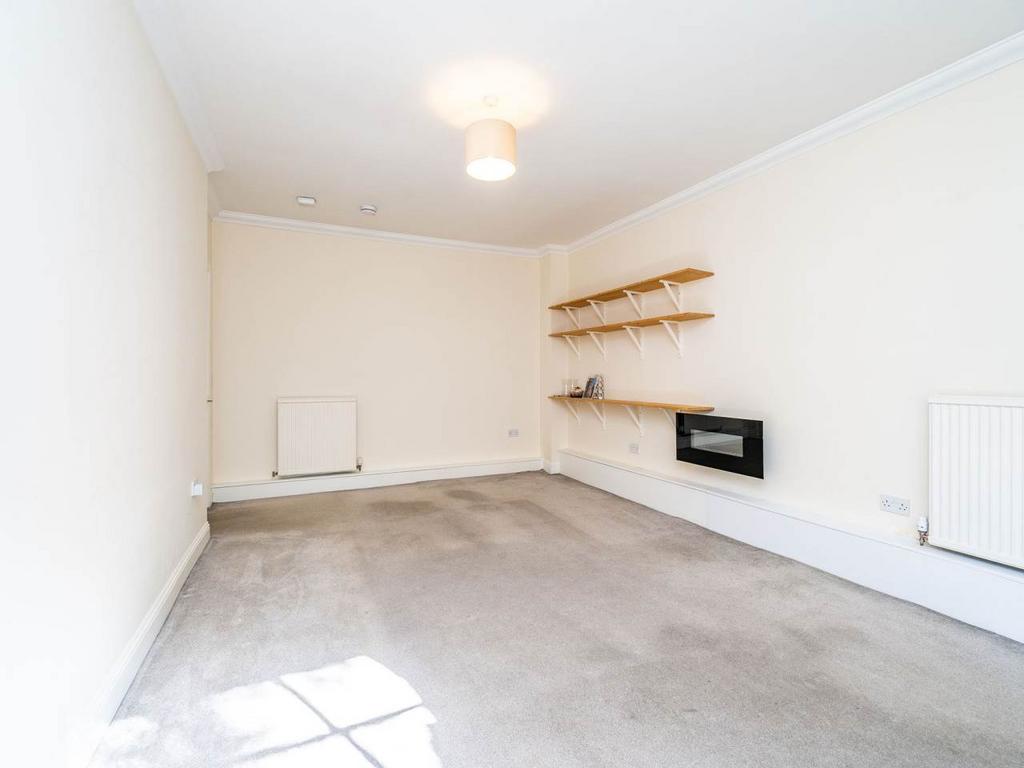 Apartment in Edinburgh - View 3