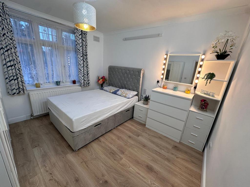 Apartment in Hounslow - View 2
