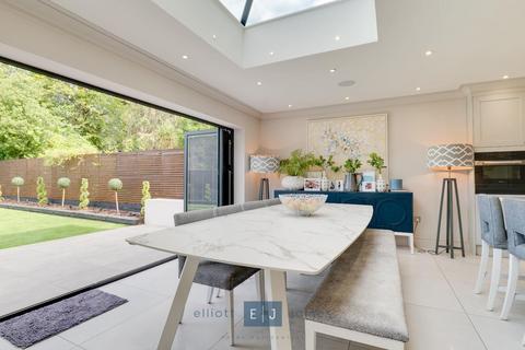 4 bedroom detached house to rent, Kings Avenue, Woodford Green IG8
