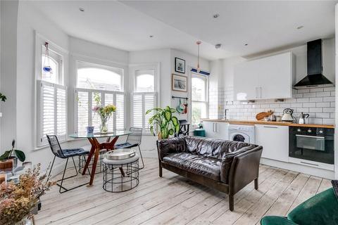2 bedroom flat to rent, Ballater Road, London SW2