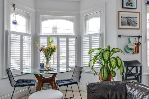 2 bedroom flat to rent, Ballater Road, London SW2