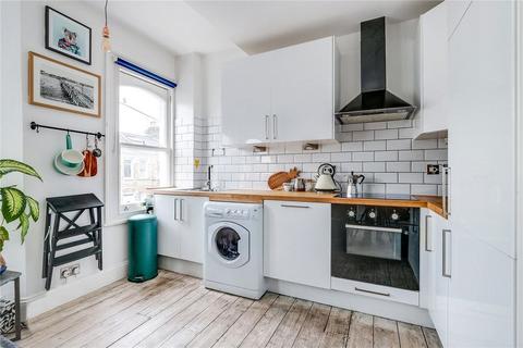 2 bedroom flat to rent, Ballater Road, London SW2
