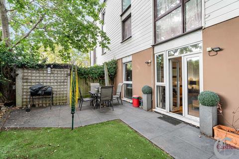 undefined, Clarence Road, London