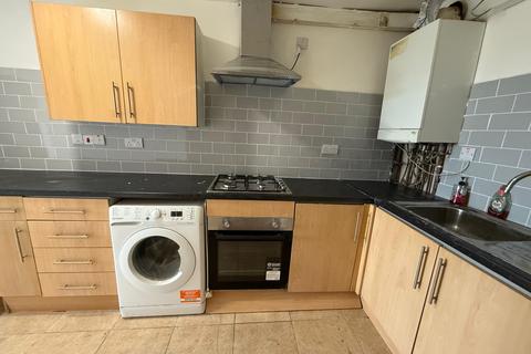 2 bedroom flat to rent, King Street, SOUTHALL, UB2 4DD