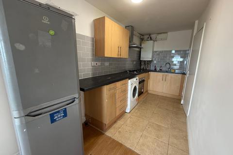 2 bedroom flat to rent, King Street, SOUTHALL, UB2 4DD