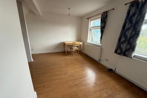 2 bedroom flat to rent, King Street, SOUTHALL, UB2 4DD