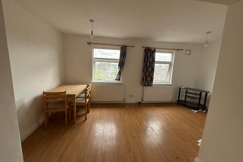 2 bedroom flat to rent, King Street, SOUTHALL, UB2 4DD