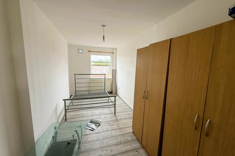 2 bedroom flat to rent, King Street, SOUTHALL, UB2 4DD